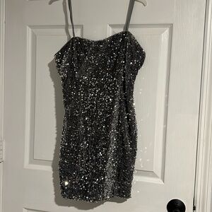 Mini sequin silver dress.